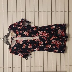 (3 ITEMS FOR $25)Shosho Navy and Pink Floral Short Romper Size 7/8